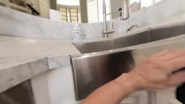 Sexy MILF Charli Phoenix Makes A Call For A Maintenance Guy To Come Over And Take Care Of Her Plumbing