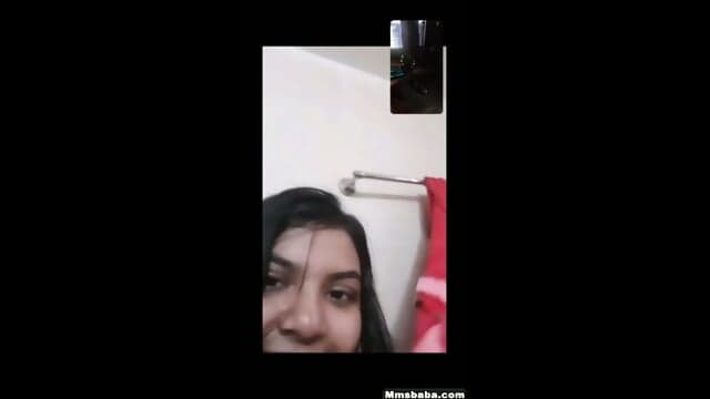 DesHI LiveGirls Sexy Desi girl Shows Boobs On vC