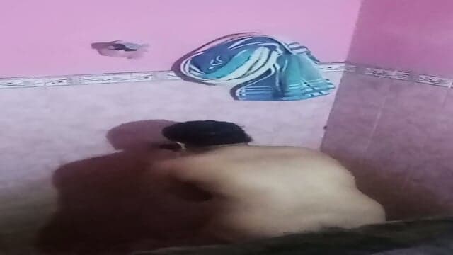Ngintip kakak mandi