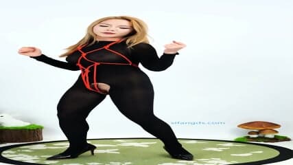 Chinese Girl Dance