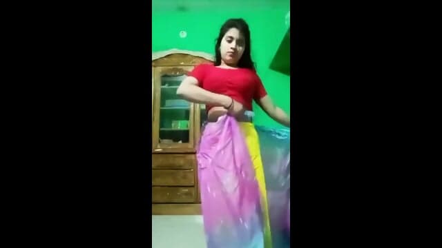 Saree Wali Indian Hot Girl Showing Her Hot Database And Fing Ring
