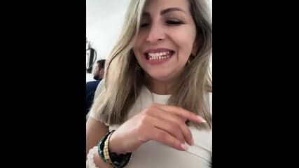 MILF Caliente Se Masturba Por Webcam Sala Y El Baño
