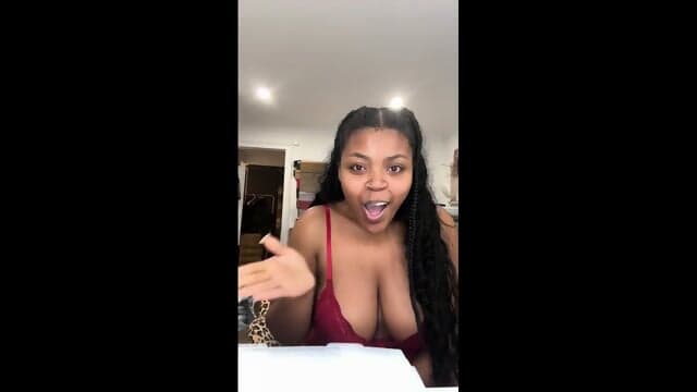 No Panties Ebony Slut Twerking In Nightgown On Twitch