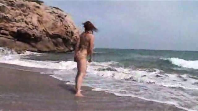 Eva struts around the beach