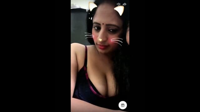 Telegu Instagram Tango Model  petticoat in Cleavage Showing
