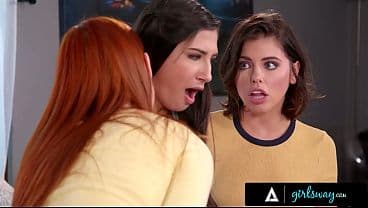 College Girls Have Naughty Threesome