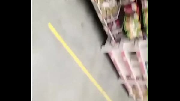 Voy al mall para comprar, consigo más productos por atrevida y enseñar la concha en público