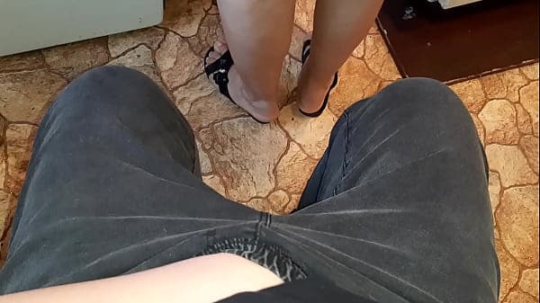 I jerk off to my neighbor in the kitchen while ...