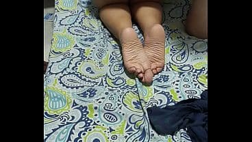 Latina muy buena, el novio juega con su vagina ...