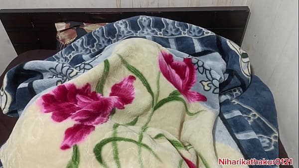 सौतेली बहन बिस्तर पर नग्न है, उसने मेरे लंड से ...