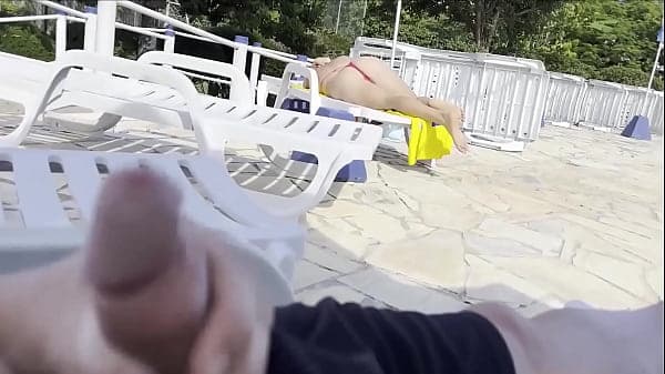 A stranger gave me a great handjob at a public pool