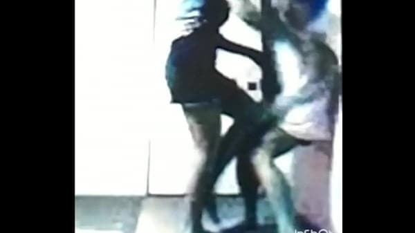 素人女子がミニスカで金蹴り