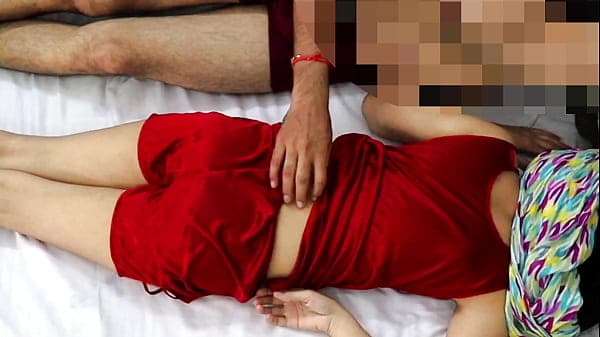 सौतेली बहन की बड़ी गांड देख कर मैं खुद को रोक न...