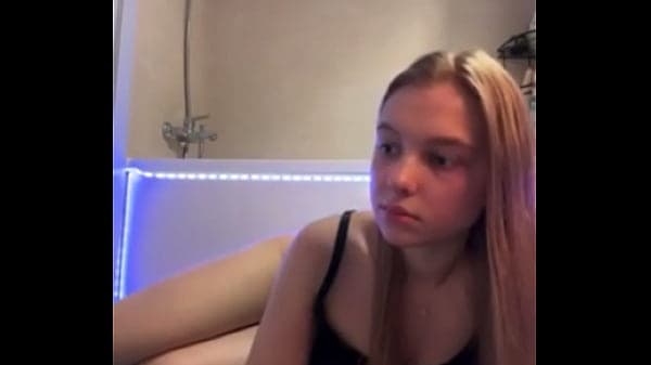 Blonde amateur wanna fucking in the shower