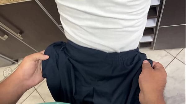 La Puta de Mi Hijastra Floja Ya No quiere Cocin...