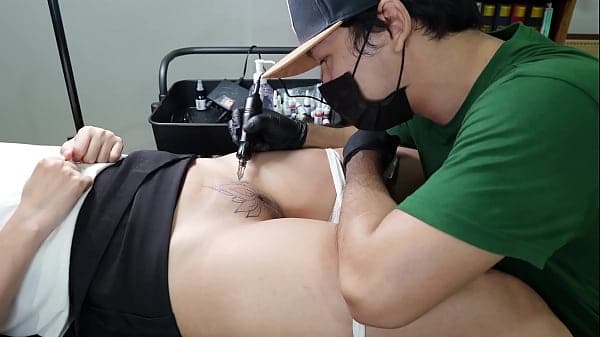 Tattoo Artist seduce and fucked his client Girl...