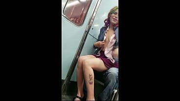 ARRIMONES EN M&Eacute;XICO (Mamando verga en el metro)