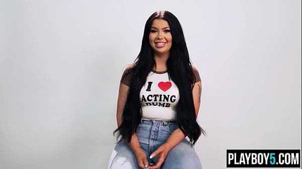 Australian teen Holly Day masturbation to orgas...