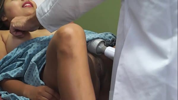 Doctor Makes Patient Cum in Exam Room Cam 2 Clo...