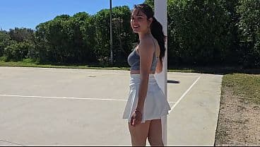 Vecina Cachonda En Patines Tiene Sexo Con DESCO...