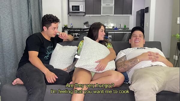 Cornudo esposo cocinando mientras yo follo con ...