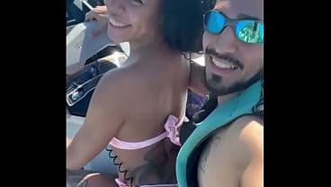 Novinha Safada, deixou marido na areia e fudeu ...