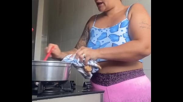 Estou louca pra dar, minha buceta at&eacute; inchou