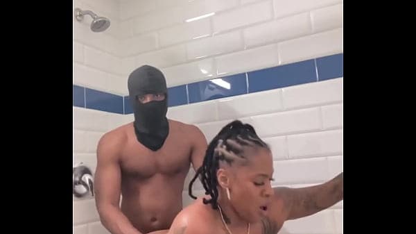 Busty chick Marrijanee gets fucked in her ass i...