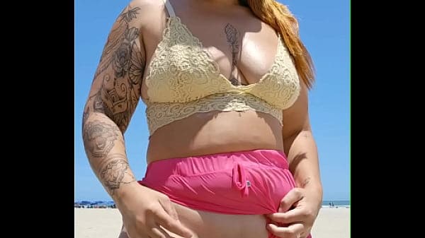 Arrumei um amante que trabalha na praia e agora...