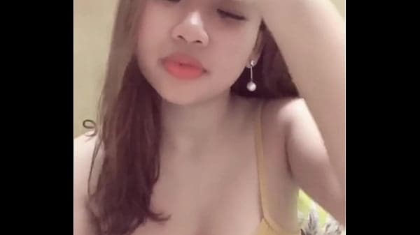 Em g&aacute;i bưởi to dễ thương