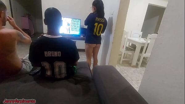 tive que fazer sexo com amigo do meu marido por...