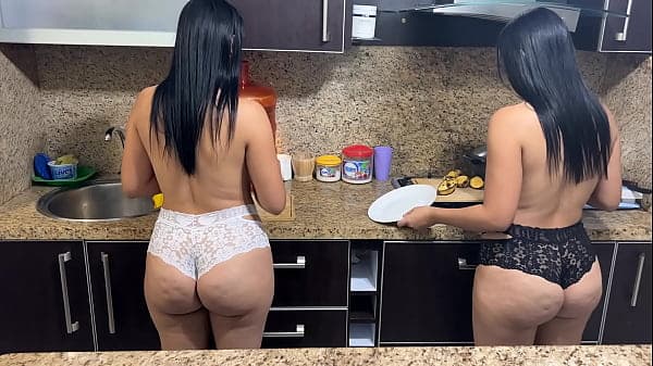 Mi Madrastra y mi Tia Son Iguales y Ambas Le Gu...