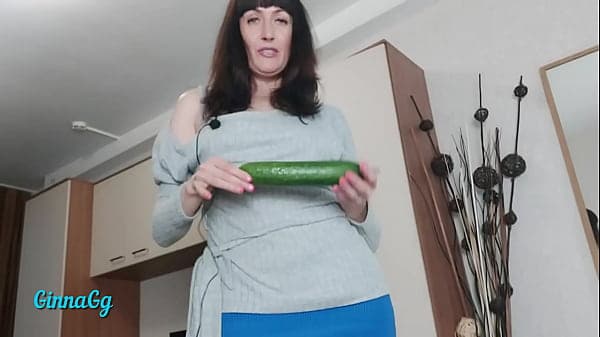 my creamy cunt started leaking from the cucumbe...
