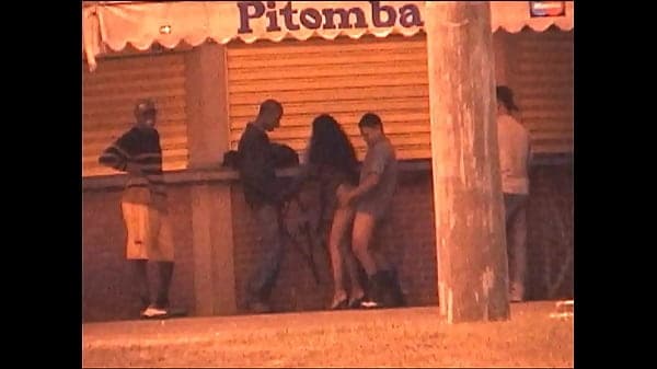 Fazendo Sexo com V&aacute;rios Desconhecidos no Quiosq...