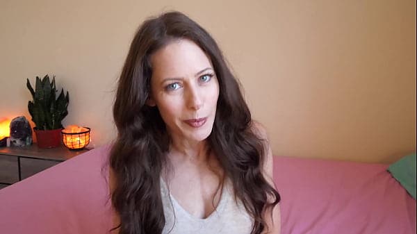 Gorgeous Brunette Justine Jakobs Squirts Like A Fountain