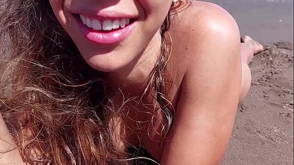 Chica de la playa me quita el cond&oacute;n