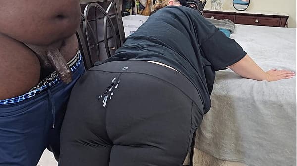 Sexy Big Ass Curvy Blonde Milf In Yoga Pants Tw...