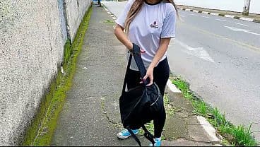 ALUNA PEGA CARONA COM PROFESSOR E DA O CU NO CARRO