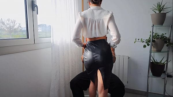 Mi Secretaria Caliente Me Sorprende Con Un Stri...